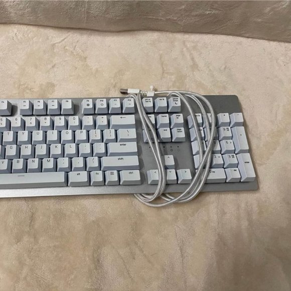 Razer Huntsman Full Size RGB 100% Full Keyboard - Picture 2 of 4